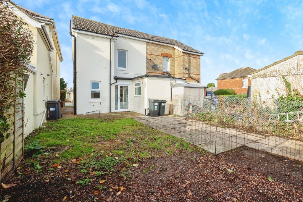 Property photo 2 of 16 Photo