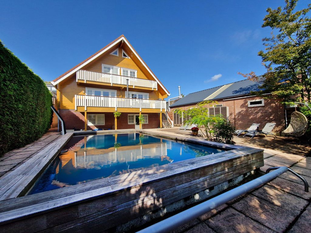 Property photo 2 of 54