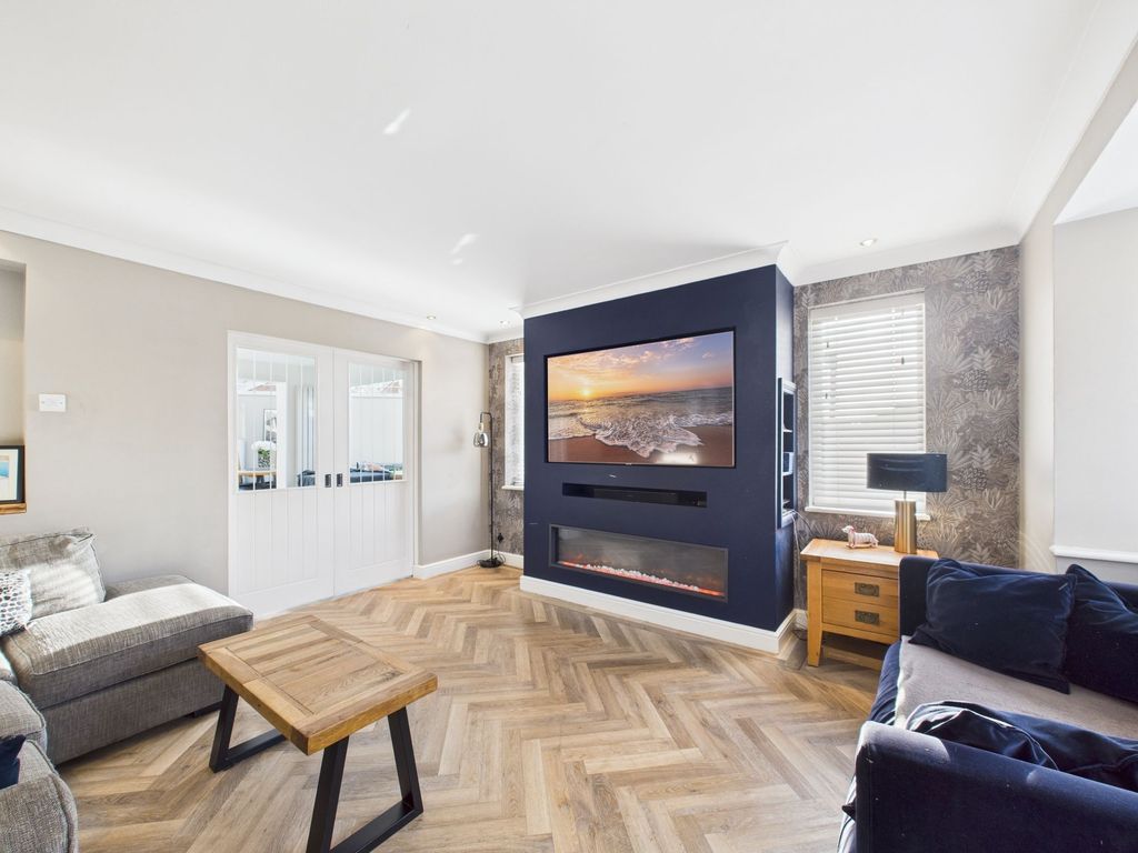 Property photo 3 of 49