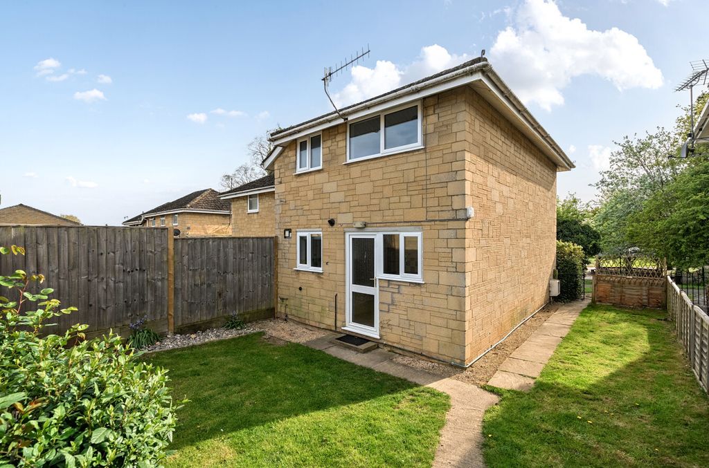 Property photo 2 of 18 Rear Garden