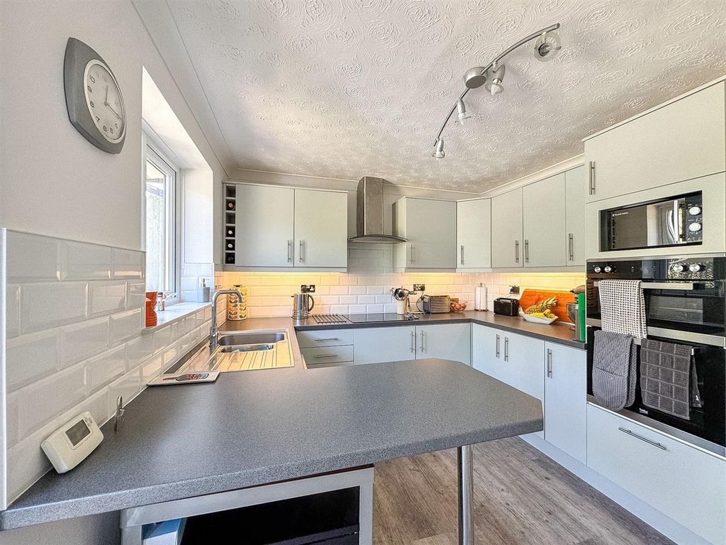 Property photo 3 of 26 Kitchen Breakfast Room