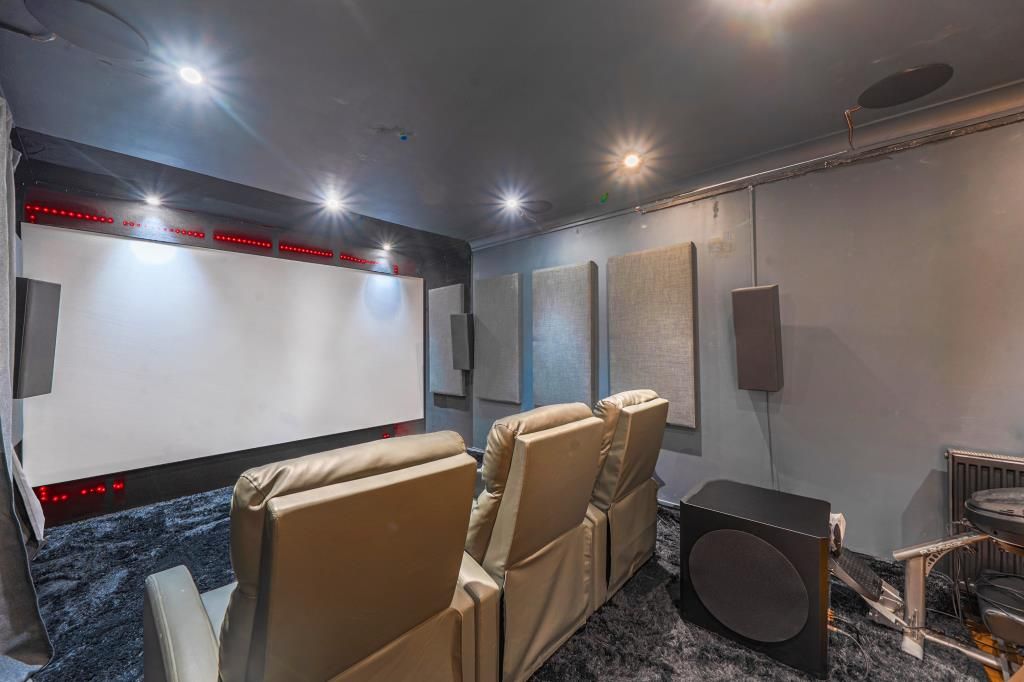 Property photo 2 of 22 Cinema Room