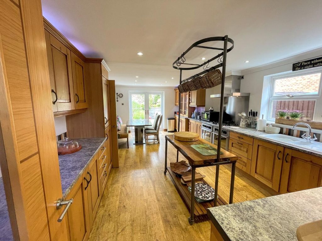 Property photo 2 of 36 Kitchen/Diner