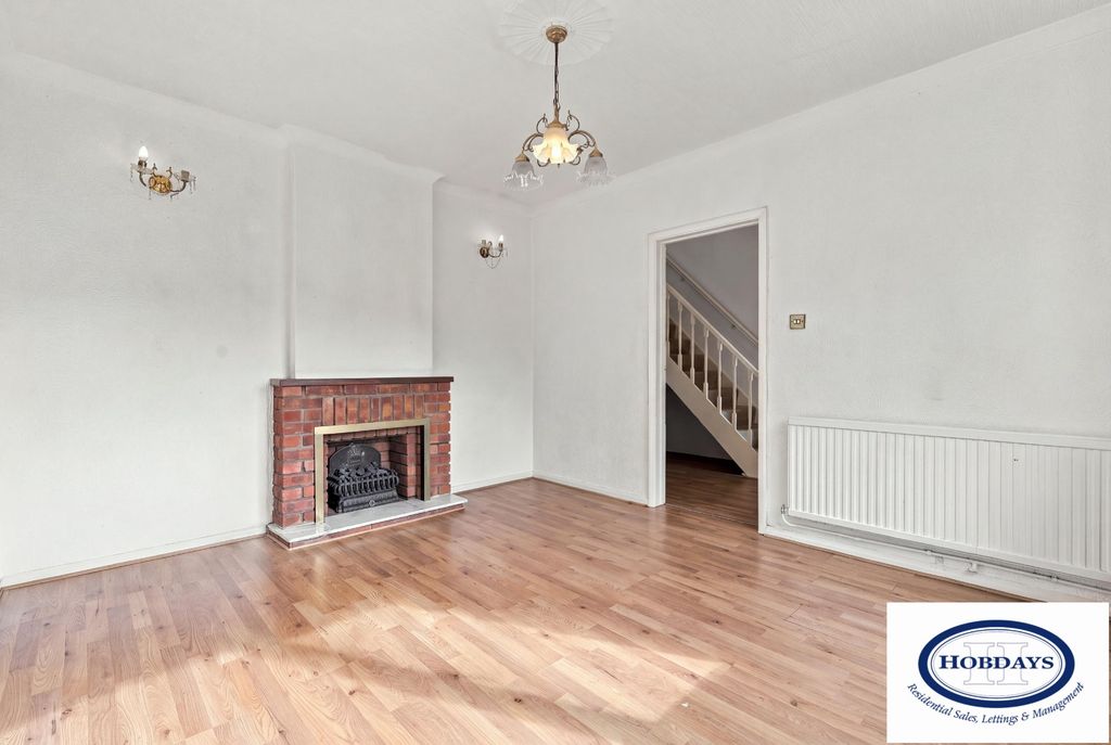 Property photo 2 of 13 5592636