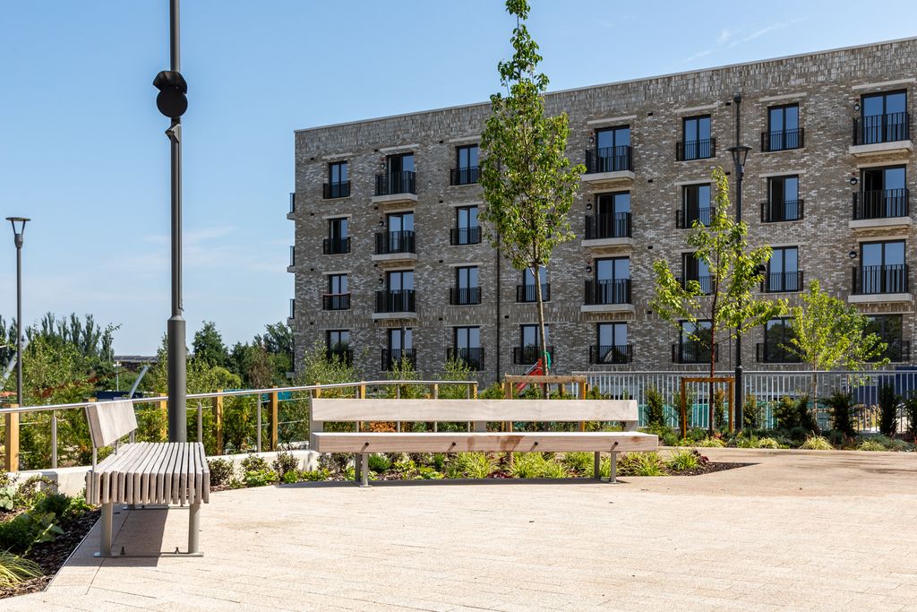 Property photo 1 of 6 24.07.31_Cside_Hepworth__Gardens_&amp;_Grounds-204[1]