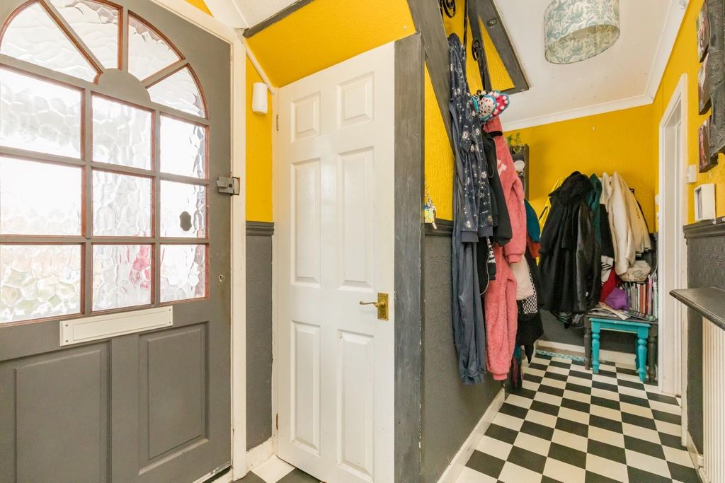 Property photo 3 of 16 Taunton Road-12.Jpg