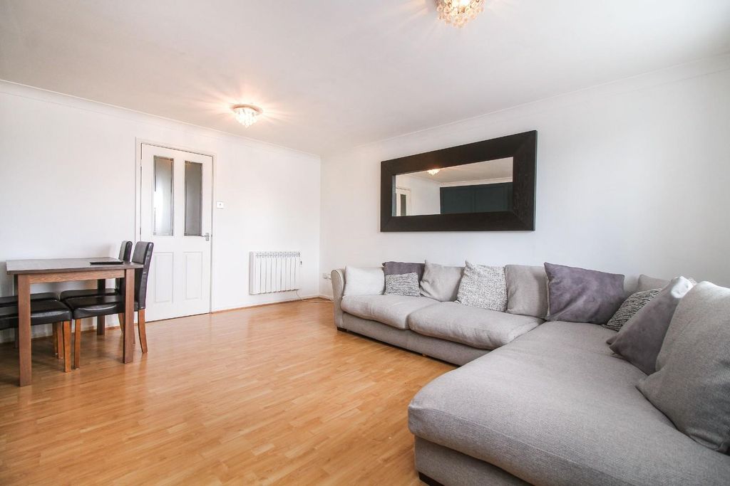 Property photo 3 of 7 Living Room