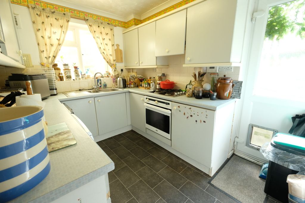 Property photo 3 of 8 Kitchen 