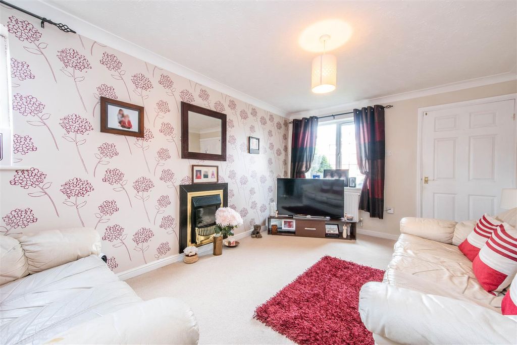 Property photo 3 of 22 Lounge