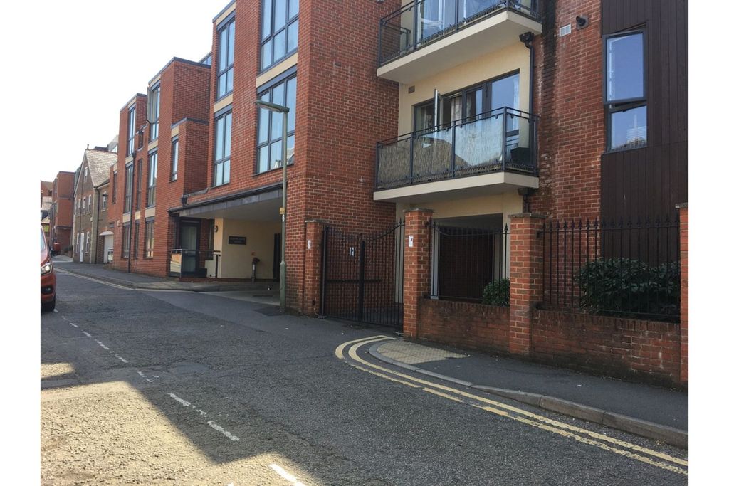 Property photo 1 of 20 Communal Entrance