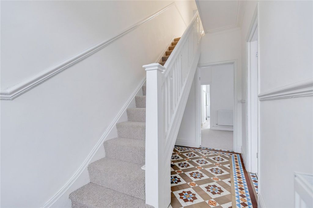 Property photo 3 of 32 Picture No. 13