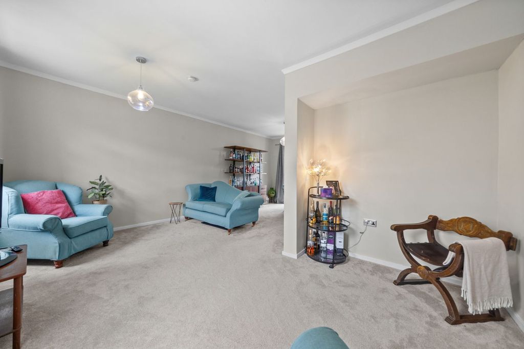 Property photo 3 of 32