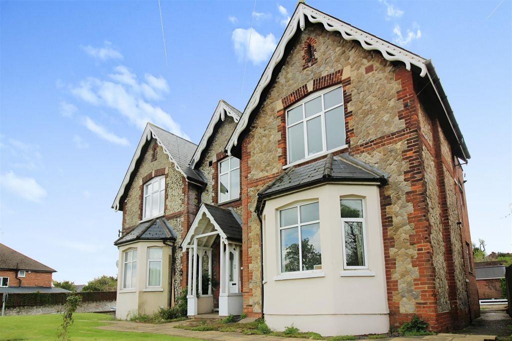 Property photo 1 of 13 Front