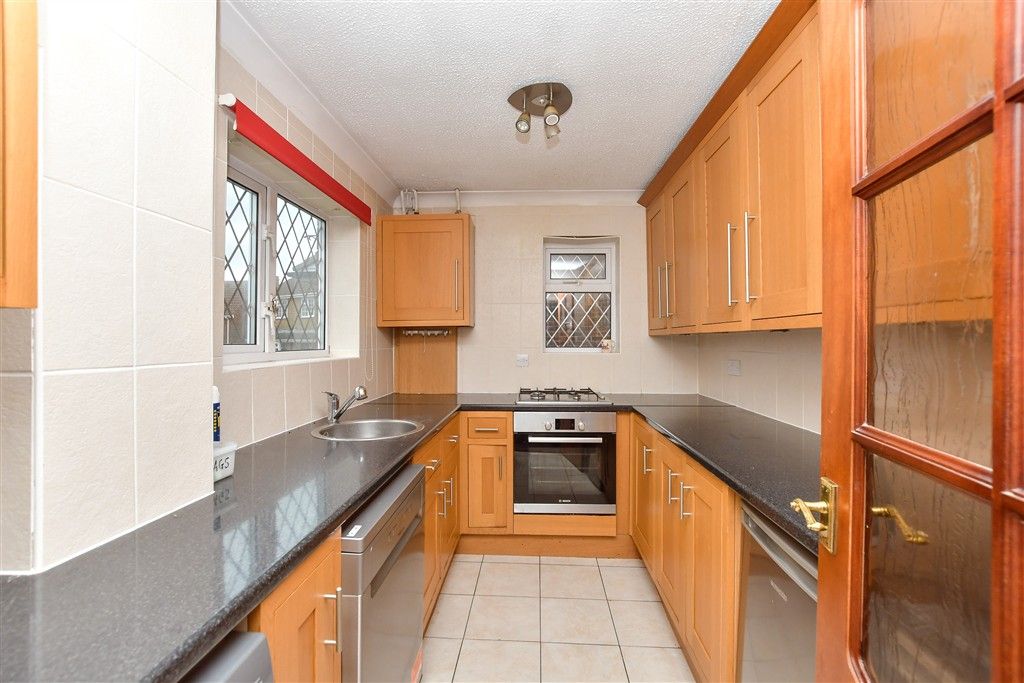 Property photo 3 of 11 Kitchen