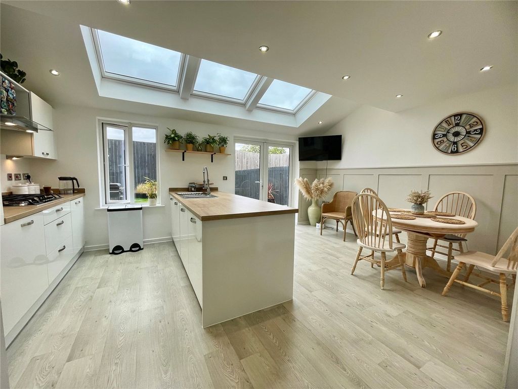 Property photo 2 of 20 Dining Kitchen