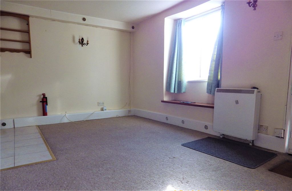 Property photo 3 of 6 Picture No. 12