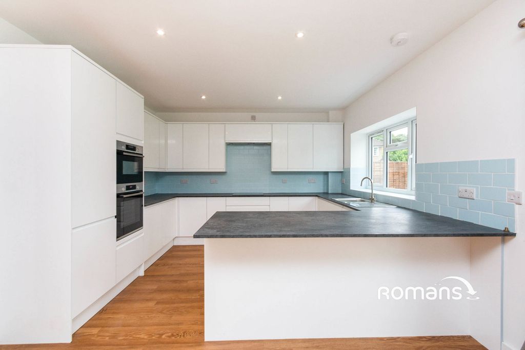 Property photo 2 of 10 Photo