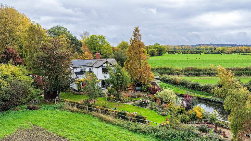 Property photo 1 of 29