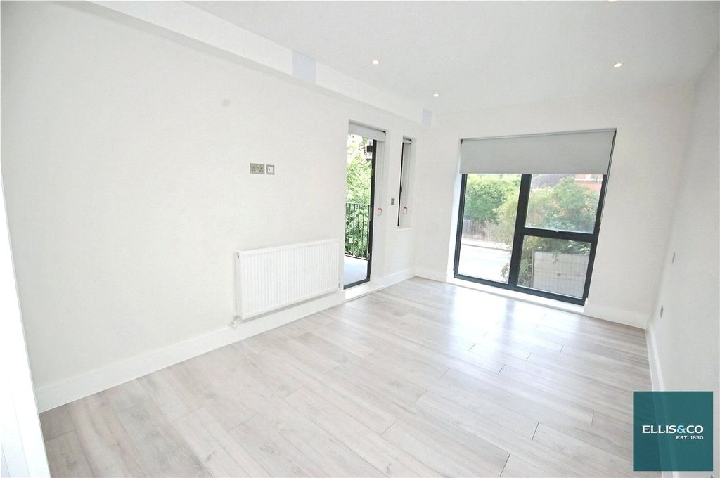 Property photo 2 of 8 Picture No. 11