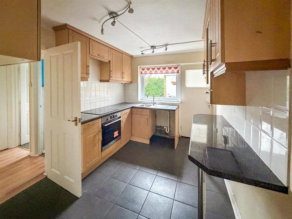 Property photo 2 of 9 Kitchen