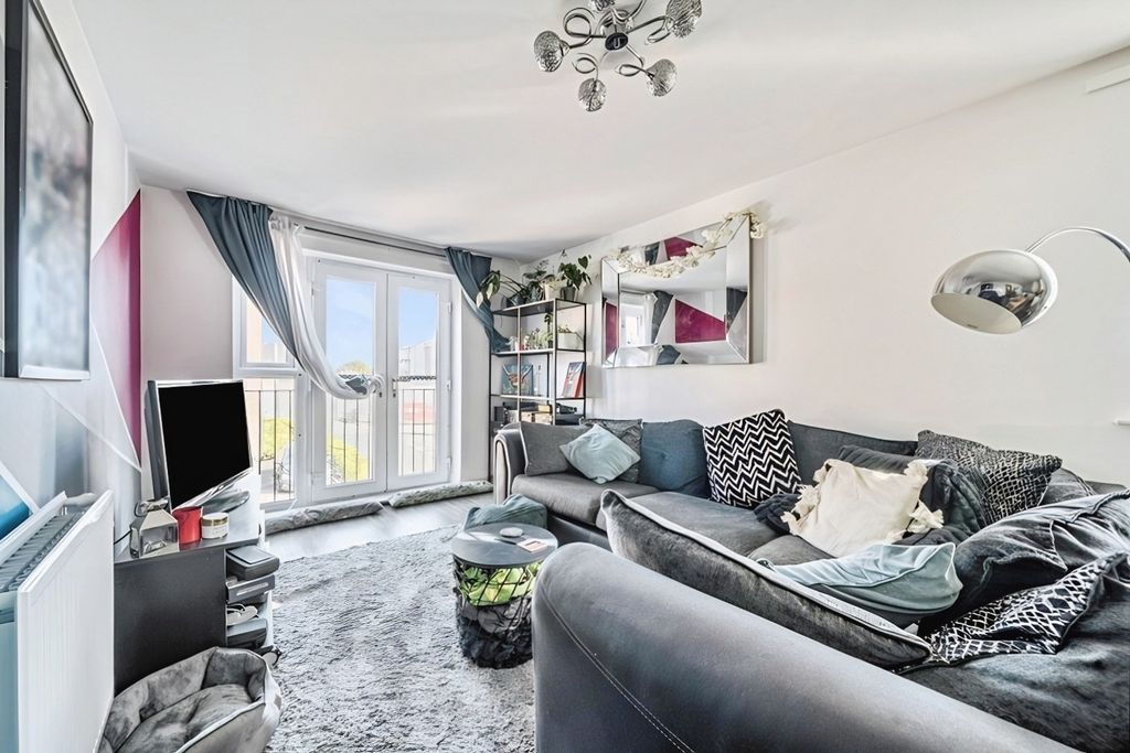 Additional image 8 of 2 bed flat for saleLime Tree House, Carter Court, Hook RG27