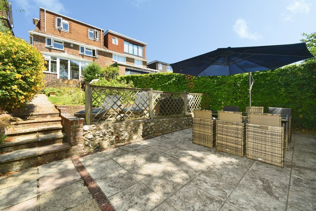 Property photo 2 of 32