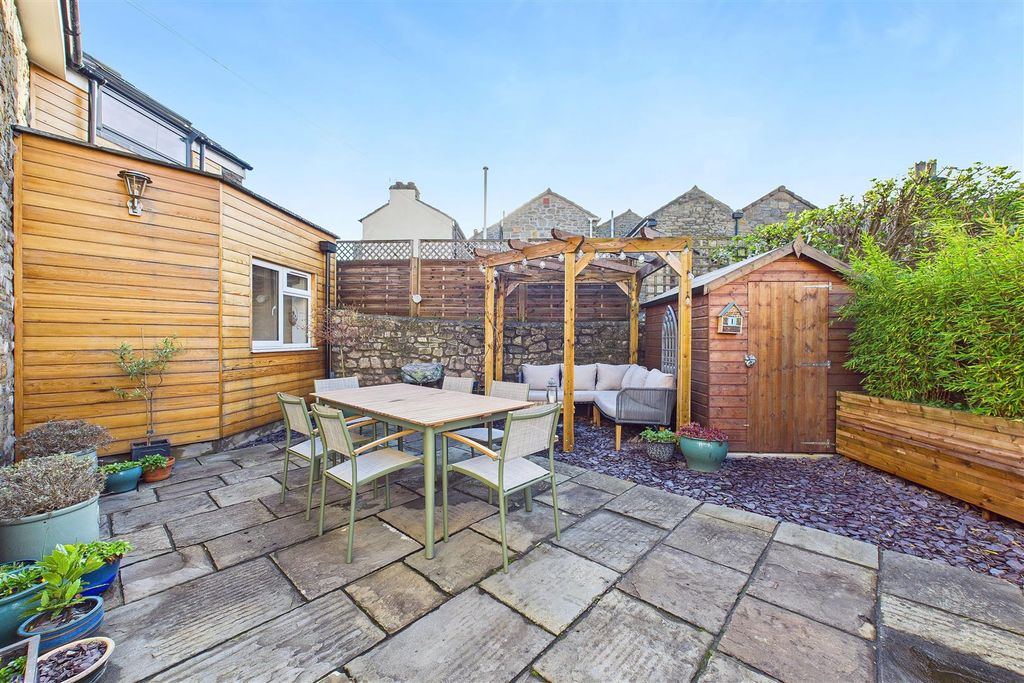 Property photo 2 of 16