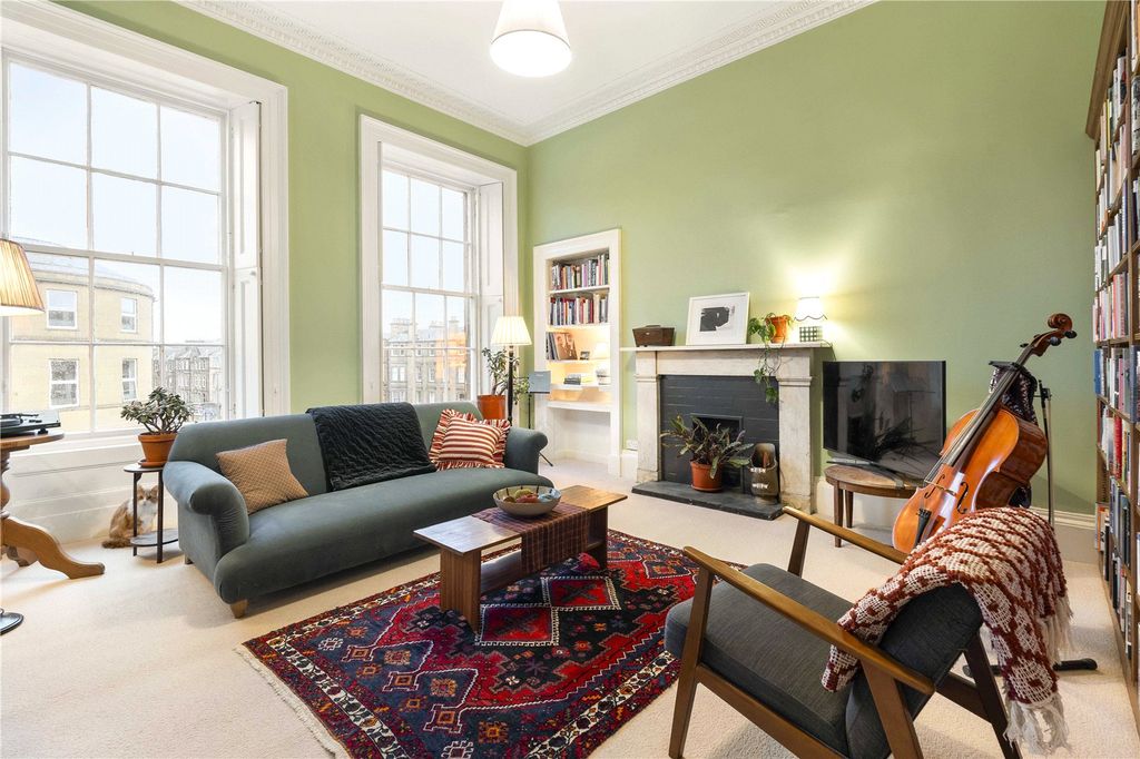 Property photo 2 of 18 Living Room