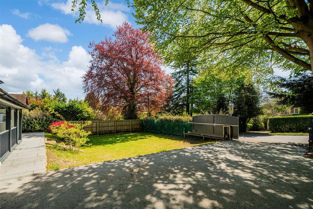 Additional image 29 of 4 bed detached house for saleWoodfield Hill, Coulsdon CR5