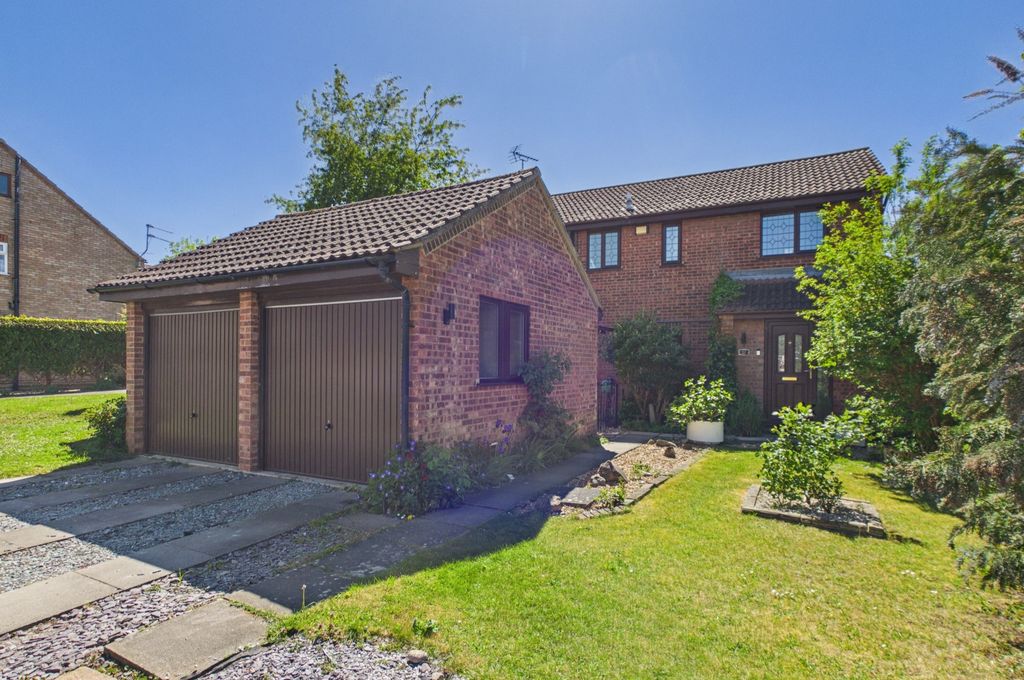 Property photo 1 of 29 Cam02519G0-Pr0428-Still003