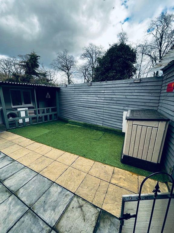 Property photo 1 of 1 Two Bedroom Annex Flat Ideal For Three Adults- Ilford
