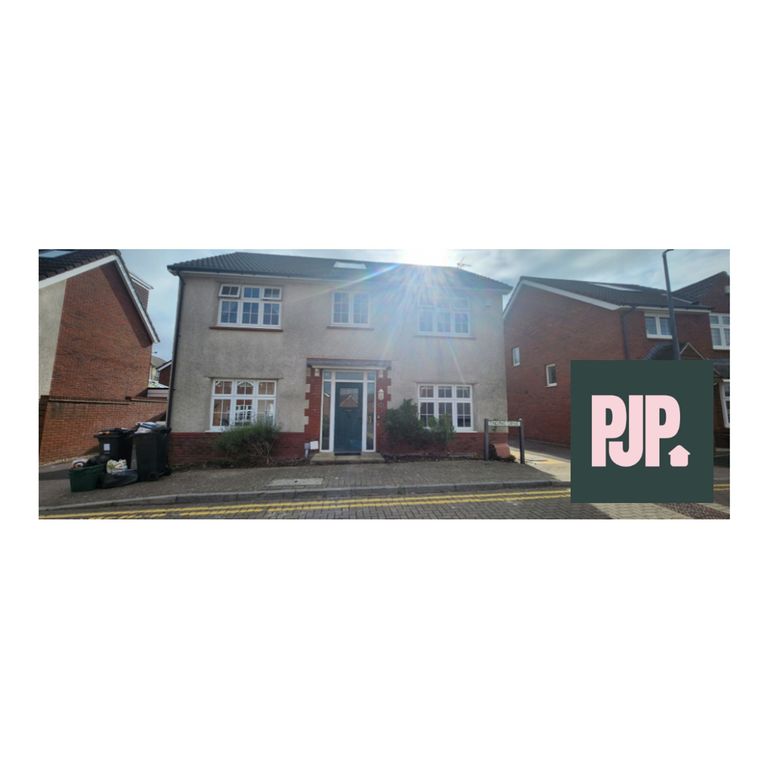 Property photo 3 of 13 A Charming Front View Of The Property With Invitin...