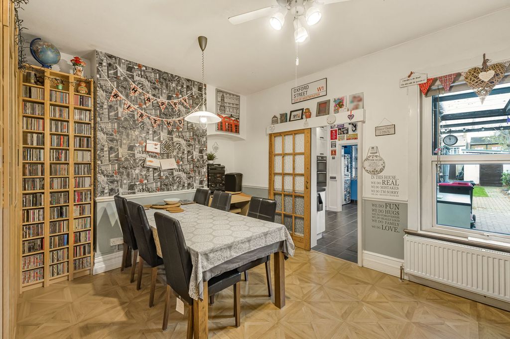 Property photo 3 of 21 Dining Room