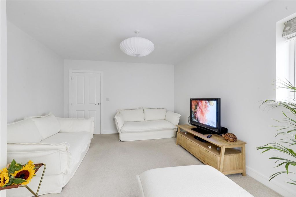 Property photo 3 of 24