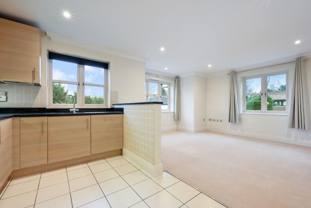 Property photo 3 of 16 Oaklands