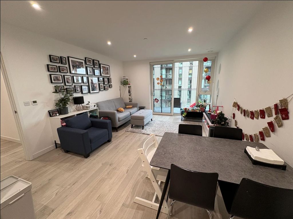 Property photo 1 of 18 Ae6Eb43494d49Beed2d7B720749c5Ec2.Png