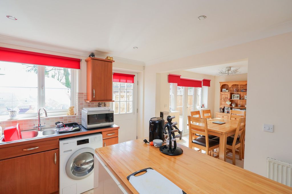 Property photo 3 of 21 Kitchen/Diner