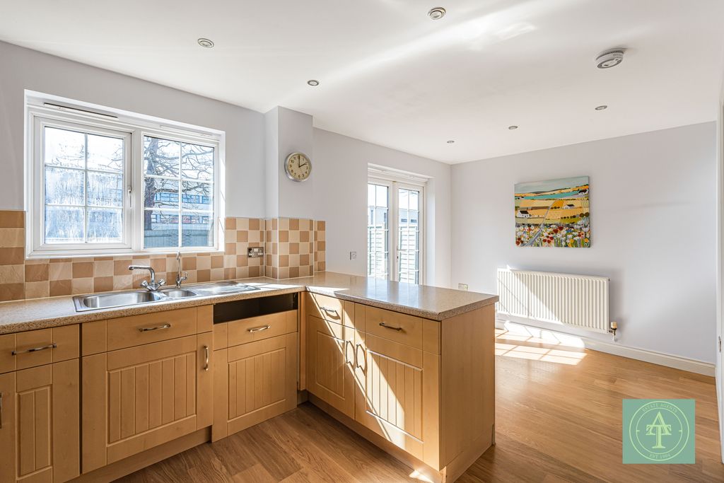 Property photo 3 of 26 Gallery