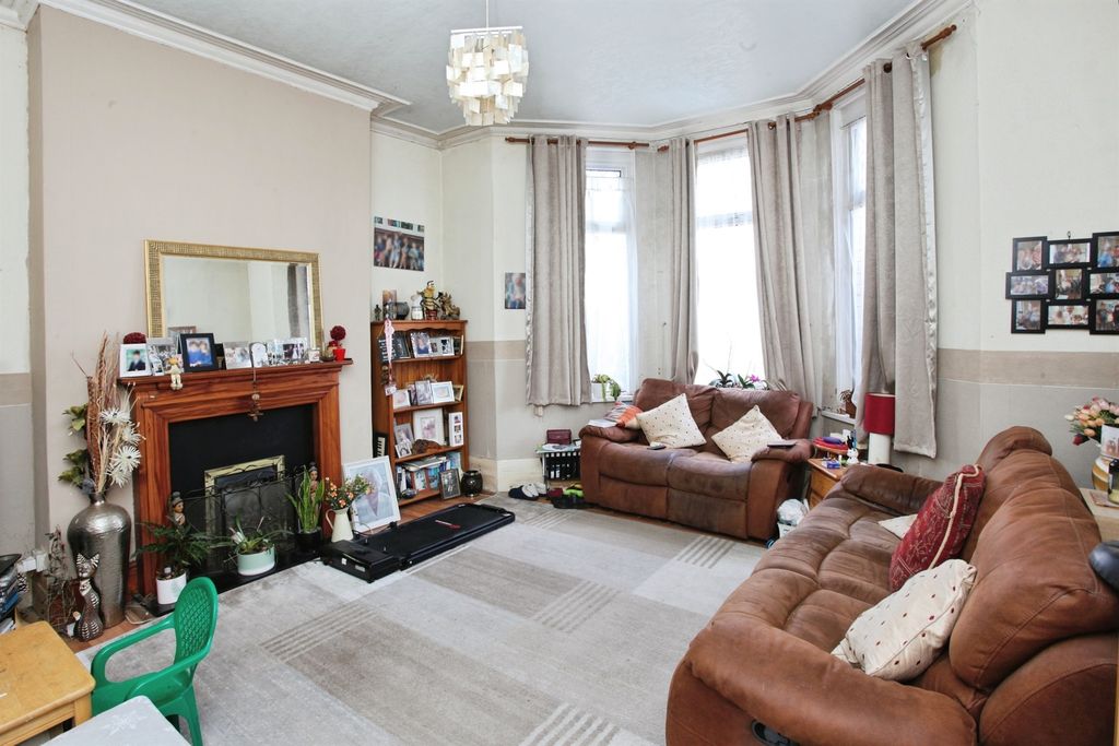 Property photo 2 of 17