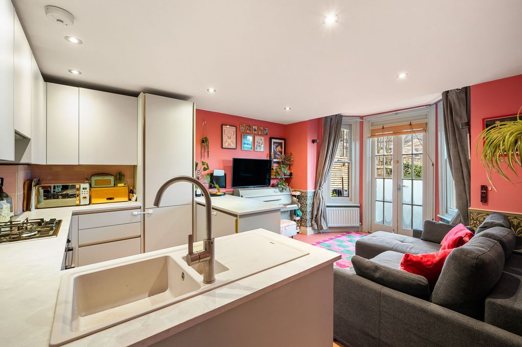 Property photo 2 of 27