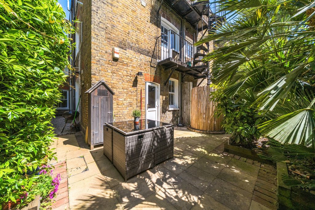 Property photo 3 of 17 1-6A155B3B2De25-1...