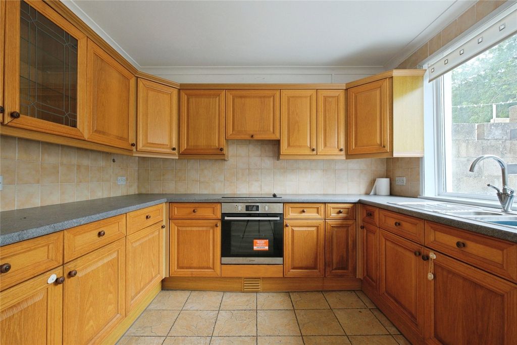 Property photo 2 of 15 Picture No. 12