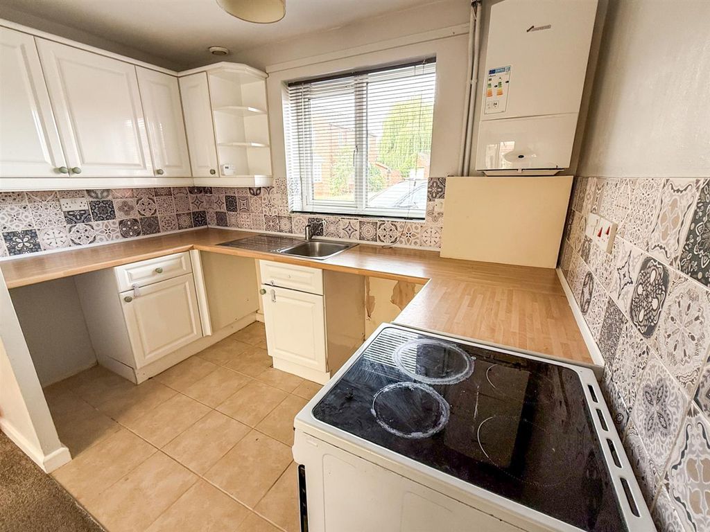 Property photo 2 of 10 Kitchen