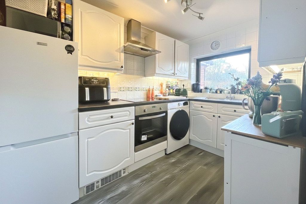 Property photo 3 of 8 Picture 3