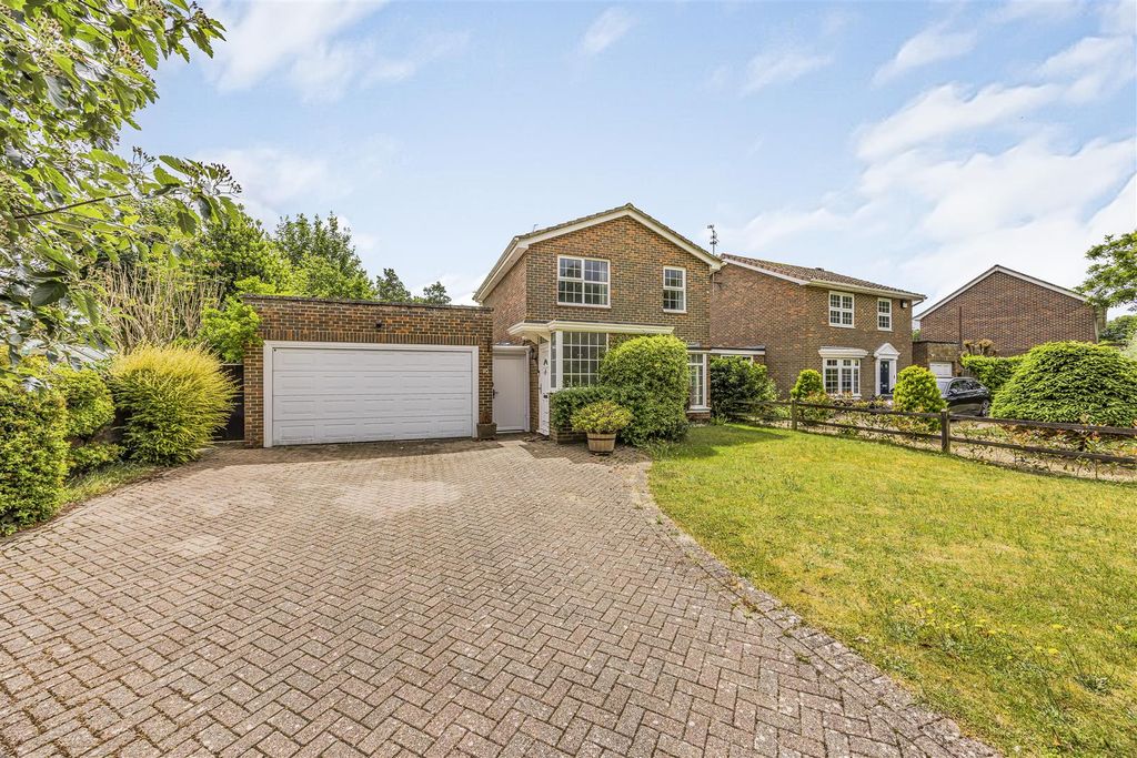 Property photo 1 of 13 Harberton Crescent, Chichester-Porticomarketing-Ne