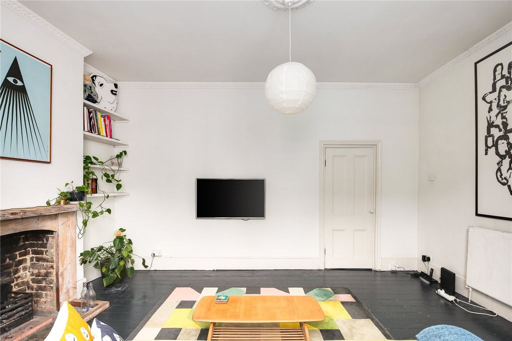 Property photo 2 of 24 Living Room