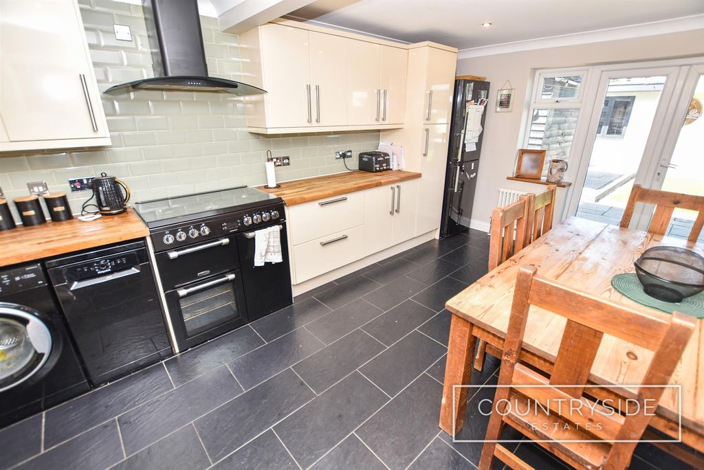 Property photo 3 of 24 Kitchen/Diner