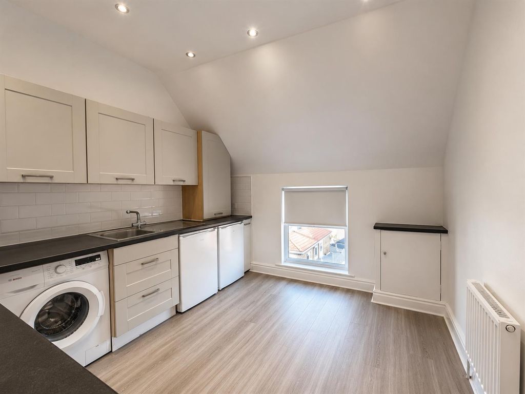 Property photo 3 of 12 Warw Kitchen.Png