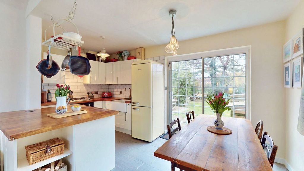 Property photo 3 of 11 Photo 8