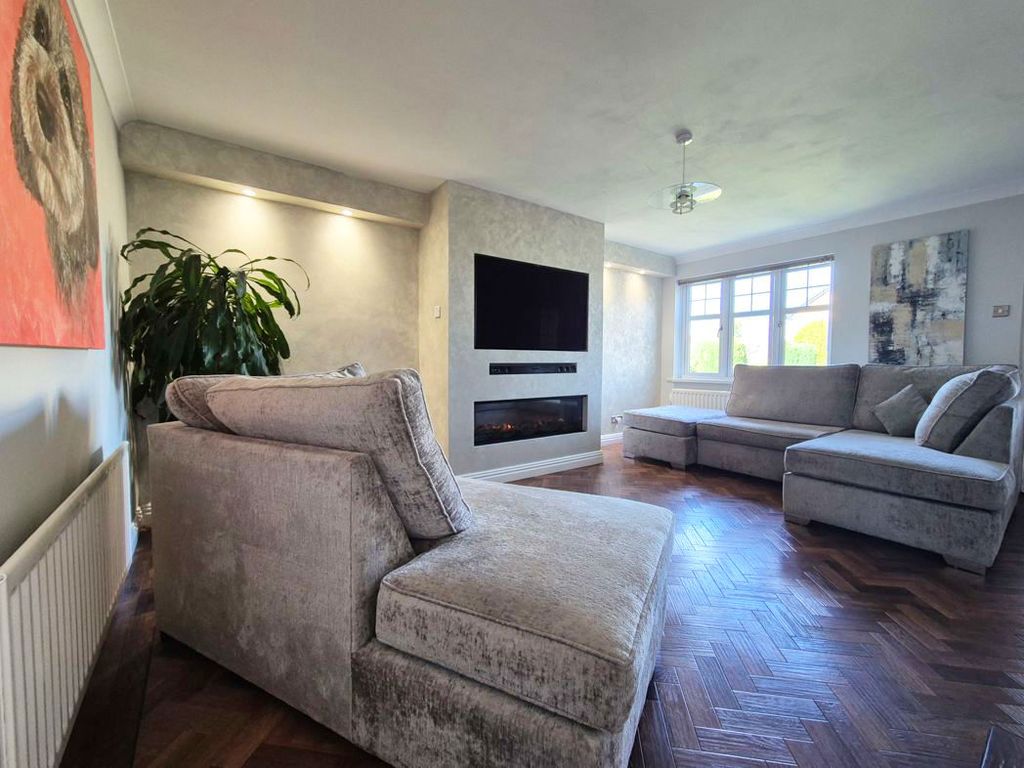 Property photo 2 of 31